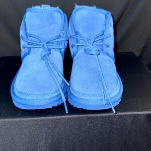 UGG® Kids' Neumel Il (Style#1017320K
Classic Blue Size 3 UGGPLUSH sheepskin/wool